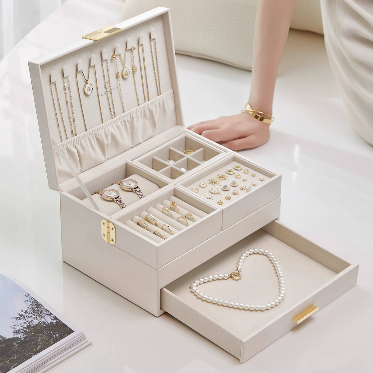 Jewelry & Accessories: