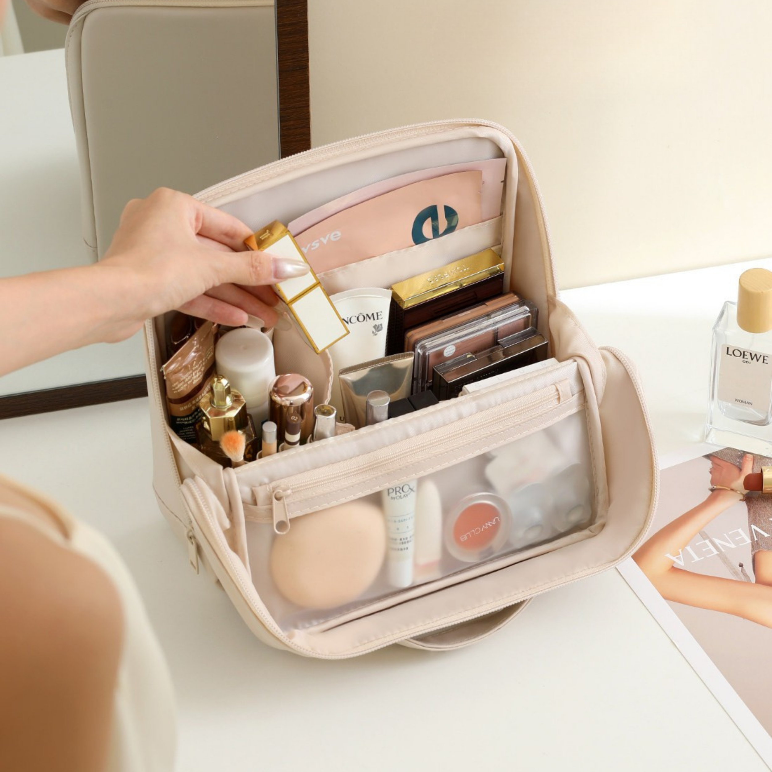 Dik Duran Makyaj Organizer Çantası – Çok Bölmeli & Suya Dayanıklı