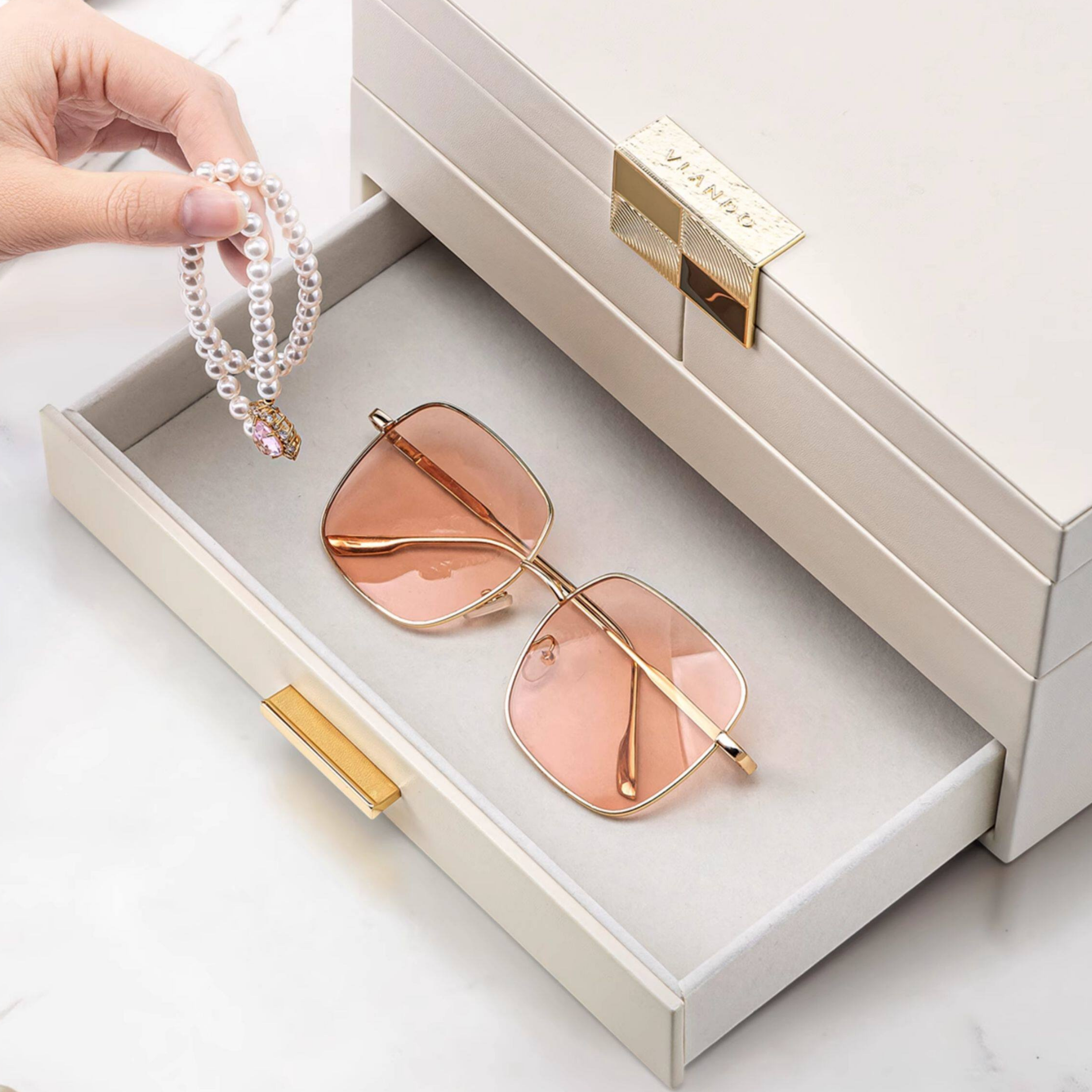 LuxeBox™ Premium Takı Organizer – Çok Katmanlı Kilitli Tasarım