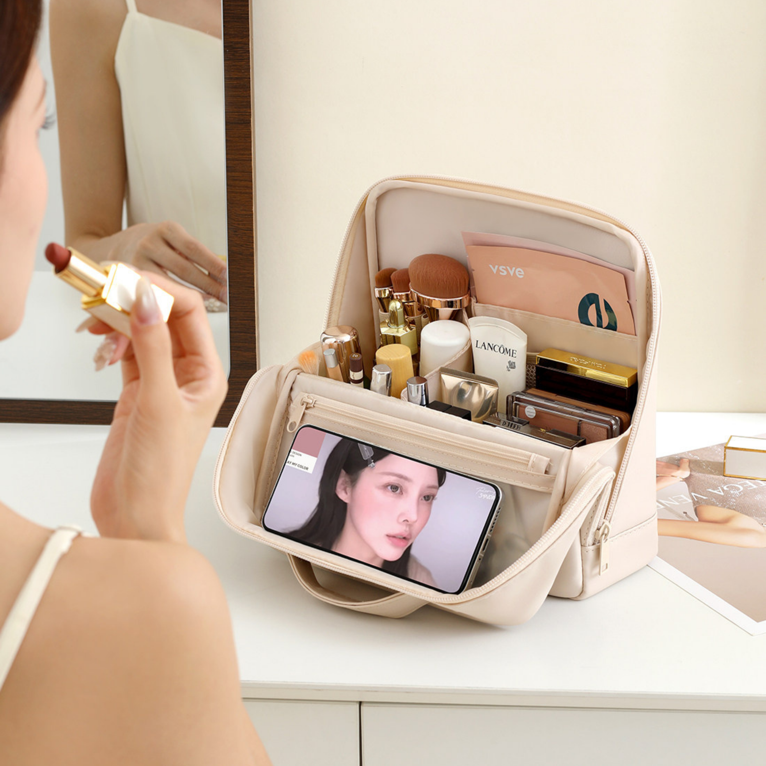 Dik Duran Makyaj Organizer Çantası – Çok Bölmeli & Suya Dayanıklı