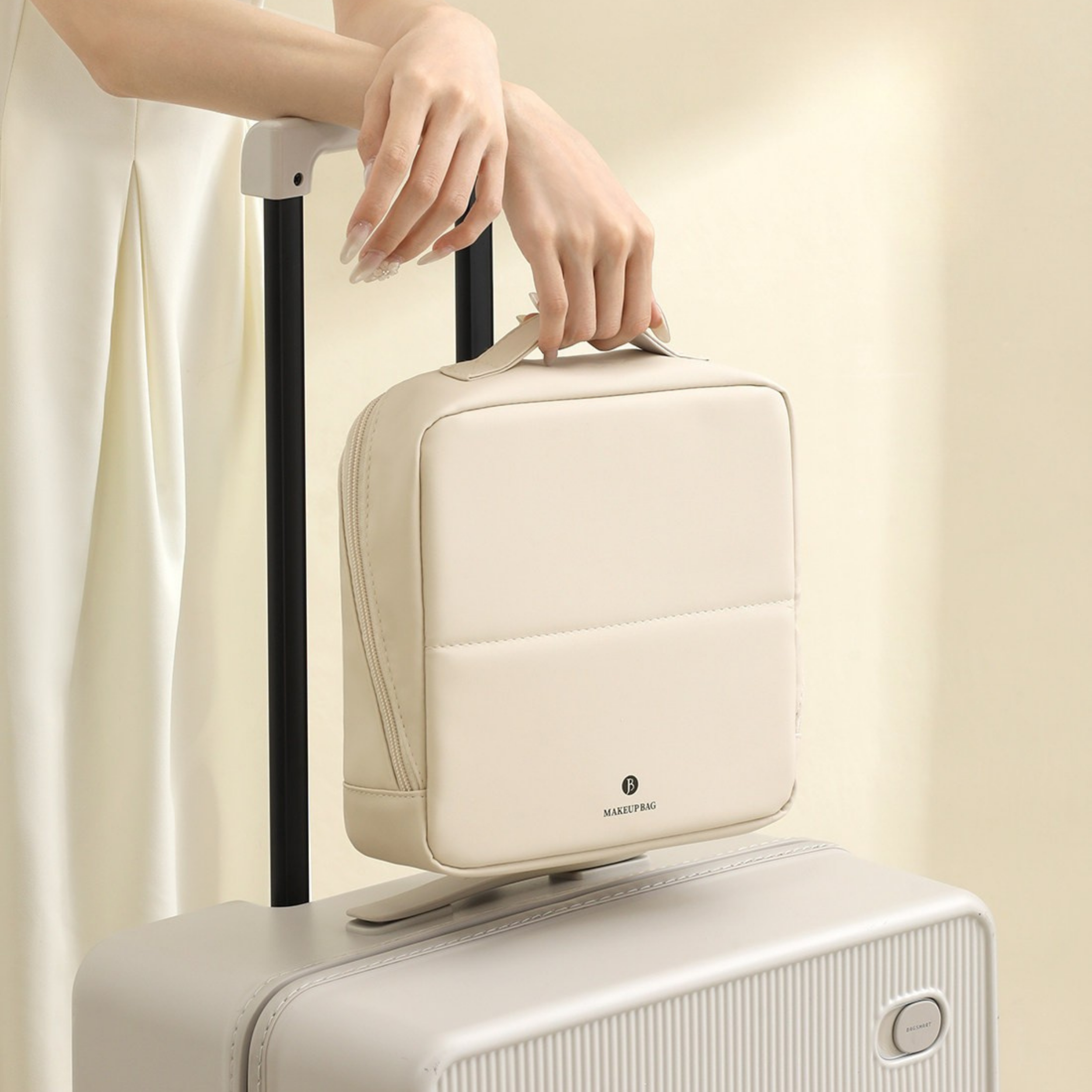 Dik Duran Makyaj Organizer Çantası – Çok Bölmeli & Suya Dayanıklı