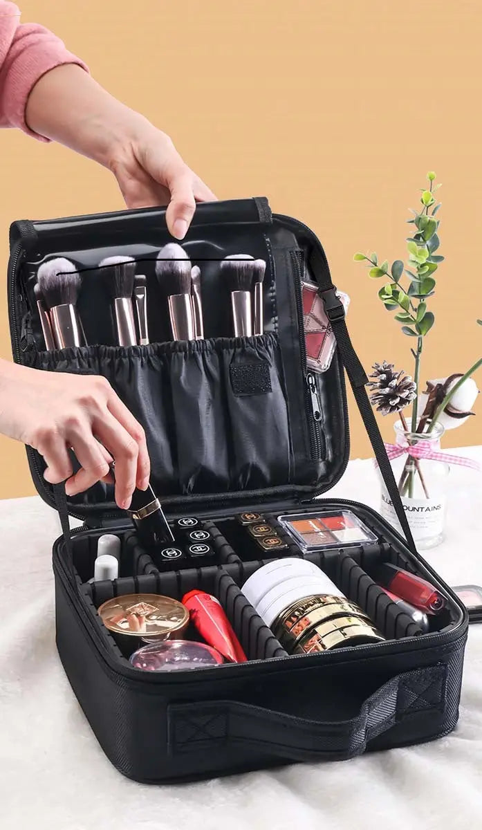 MIRRORLESS TRAVEL MAKEUP BAG